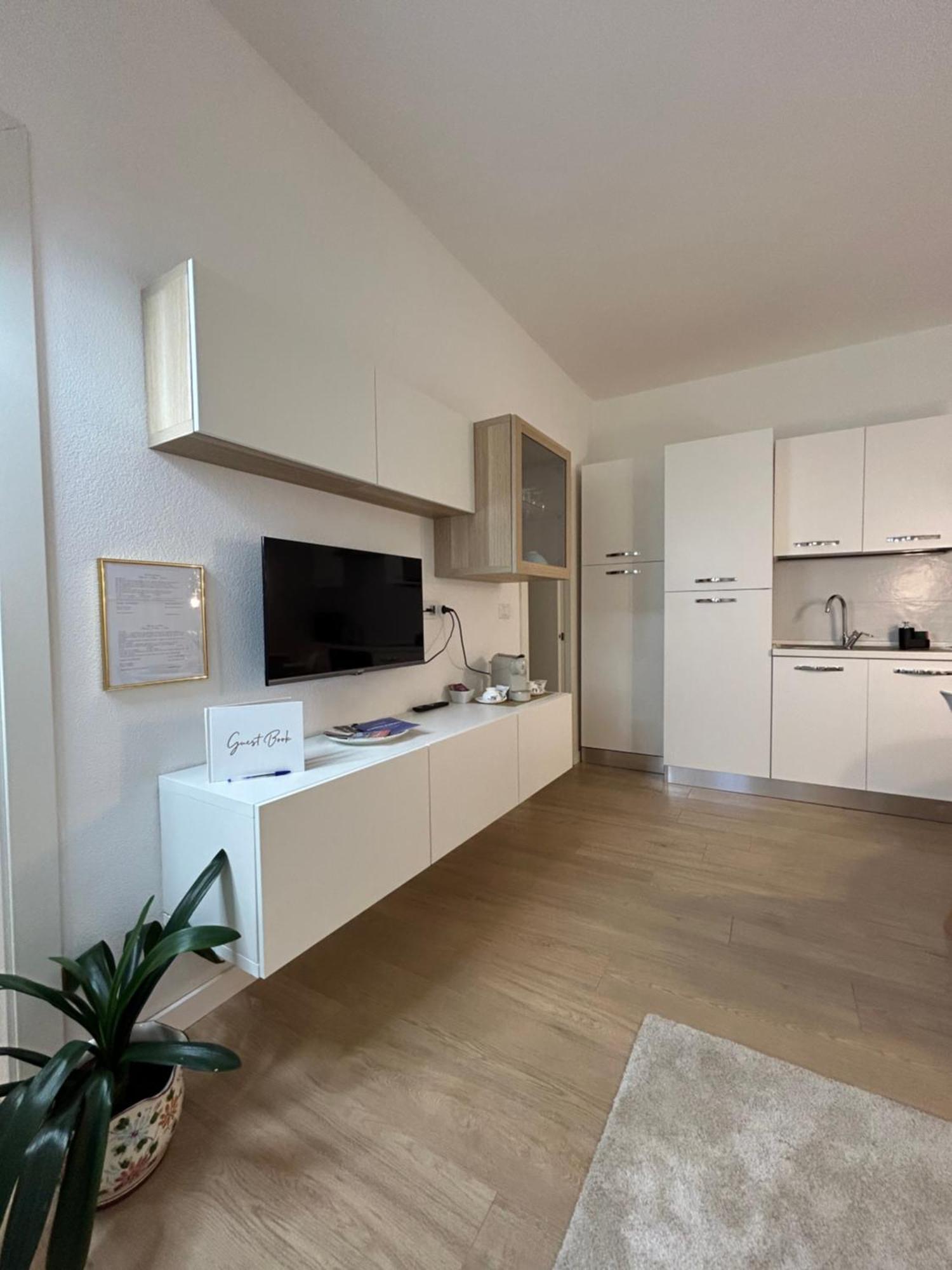 V&C Home Rental Specialist Appartamenti Fronte Lago Maggiore Germignaga Eksteriør bilde