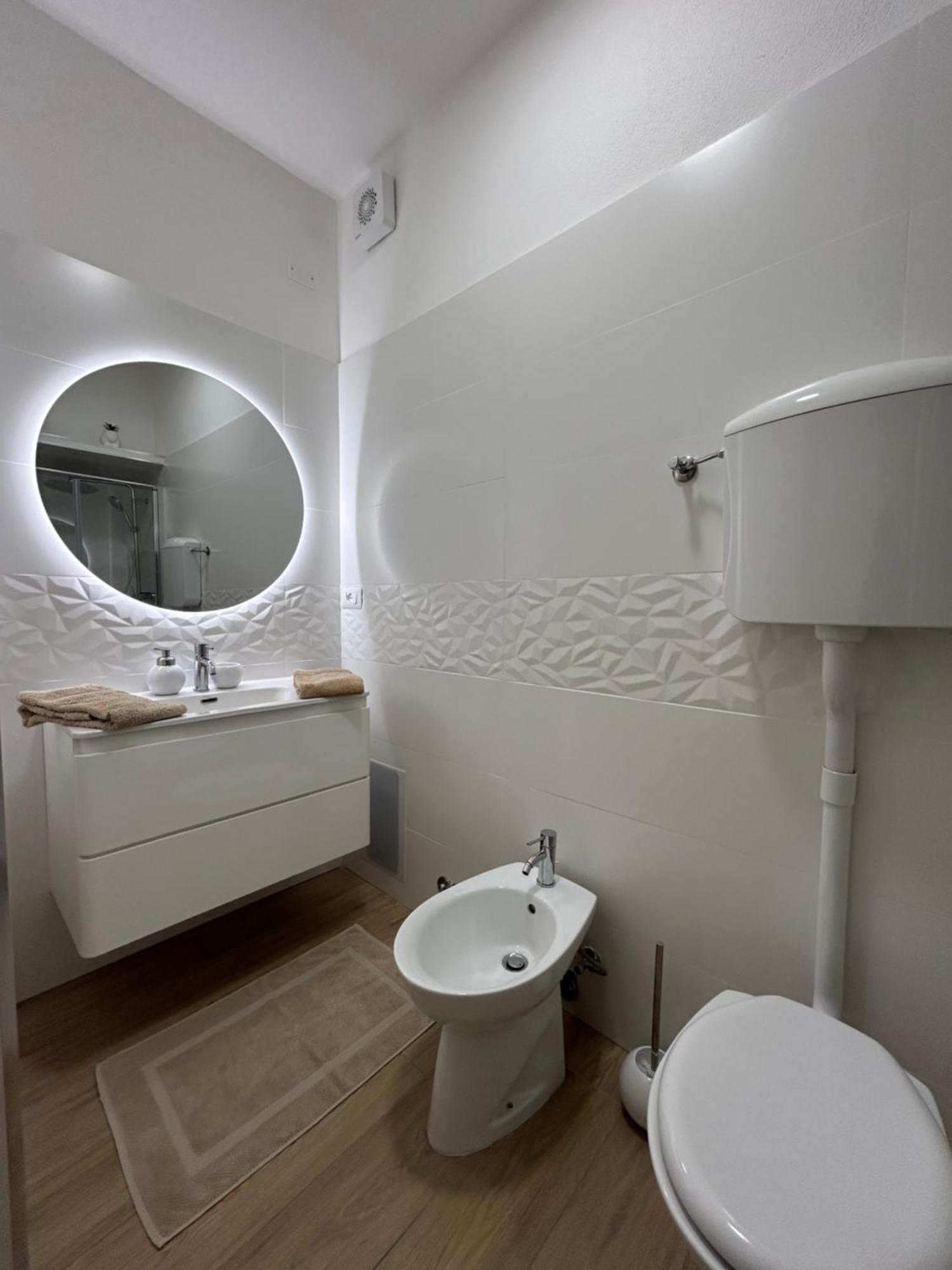 V&C Home Rental Specialist Appartamenti Fronte Lago Maggiore Germignaga Eksteriør bilde