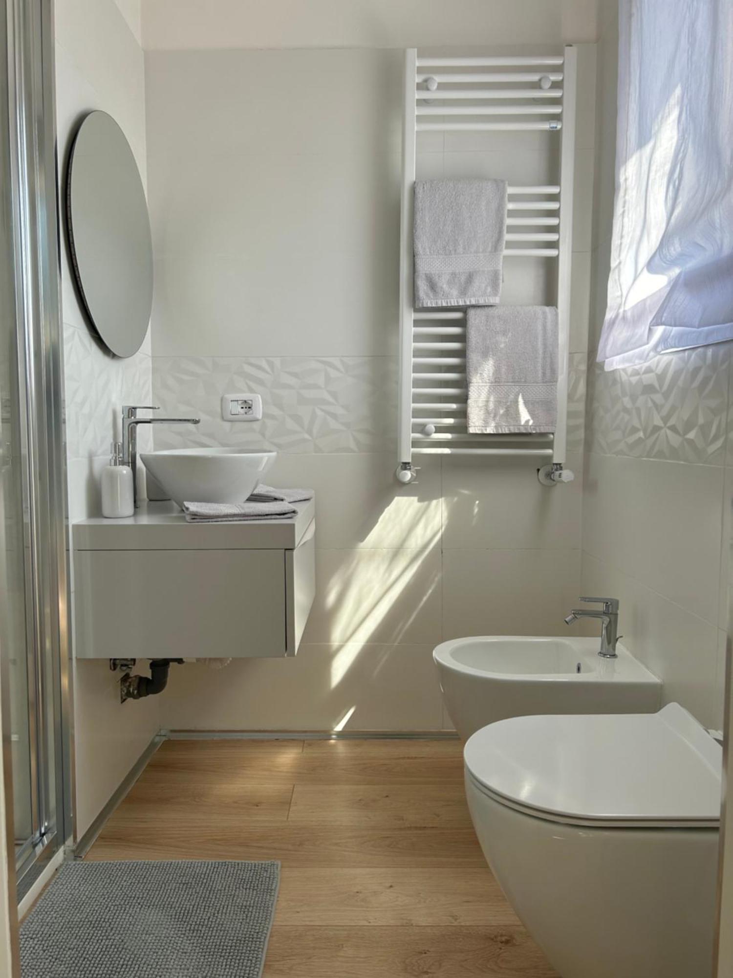 V&C Home Rental Specialist Appartamenti Fronte Lago Maggiore Germignaga Eksteriør bilde